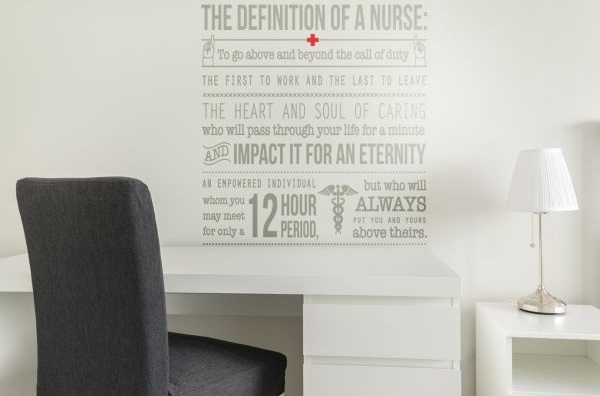 How Vinyl Lettering Varies from Decals for Wall? Find Out